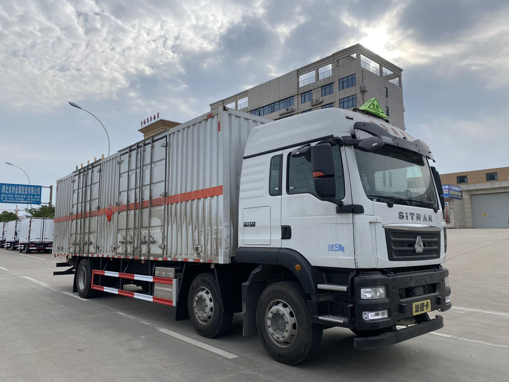 易燃液體廂式運(yùn)輸車(chē)，廂式運(yùn)輸車(chē)，楚勝汽車(chē)集團(tuán)