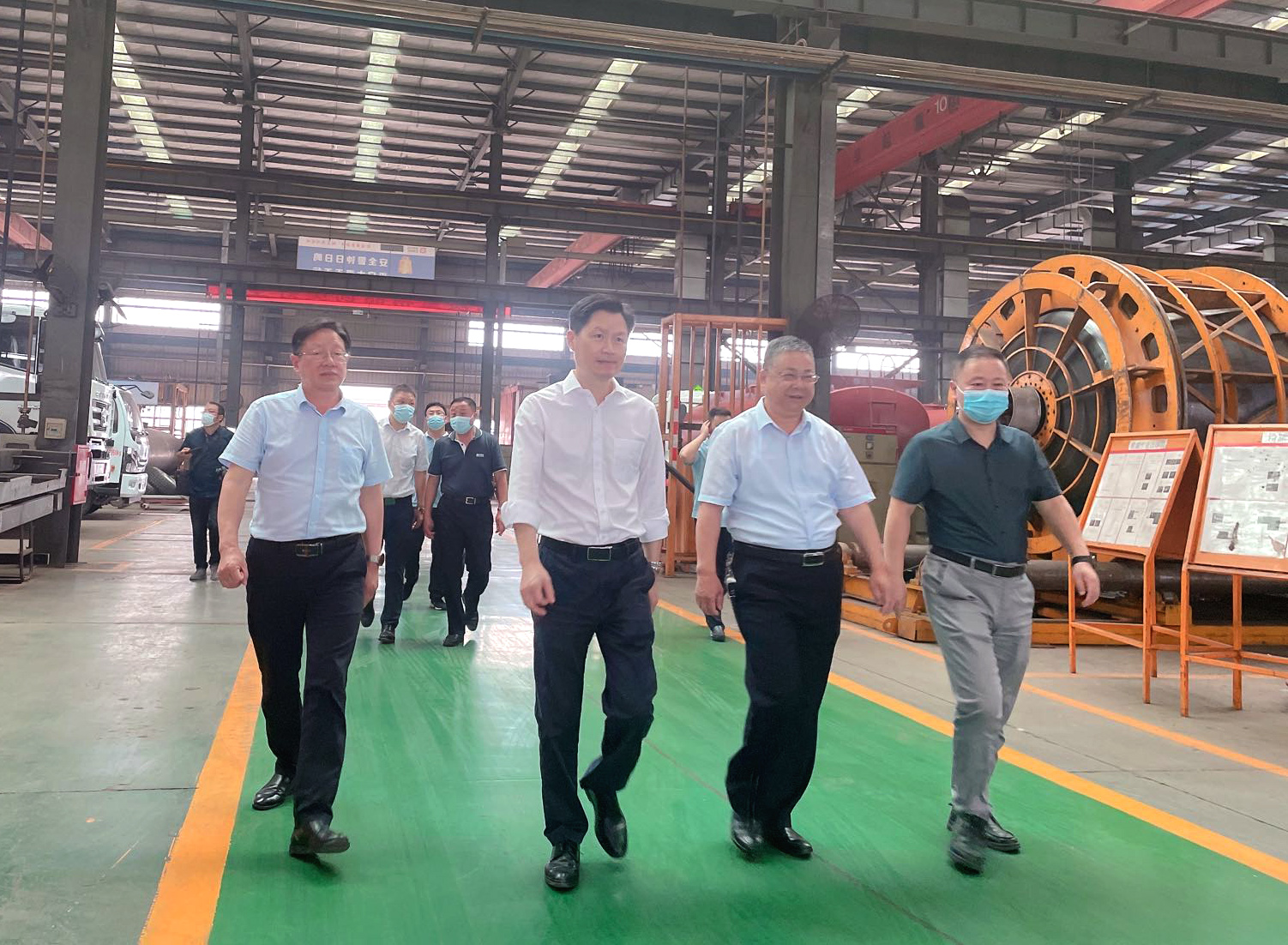 市委常委、常務(wù)副市長(zhǎng)甘國(guó)棟一行蒞臨楚勝汽車集團(tuán)調(diào)研